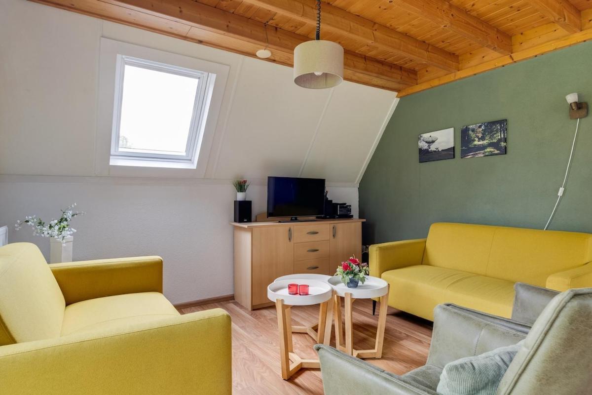 Kleine Zanglijster I Prachtig Huisje Nabij Bosrand Zwiggelte Exterior foto